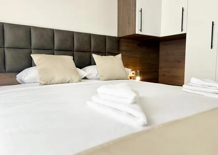 Vista 3br Free Parking شقة *